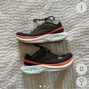 Topo Athletic Specter Running Shoes